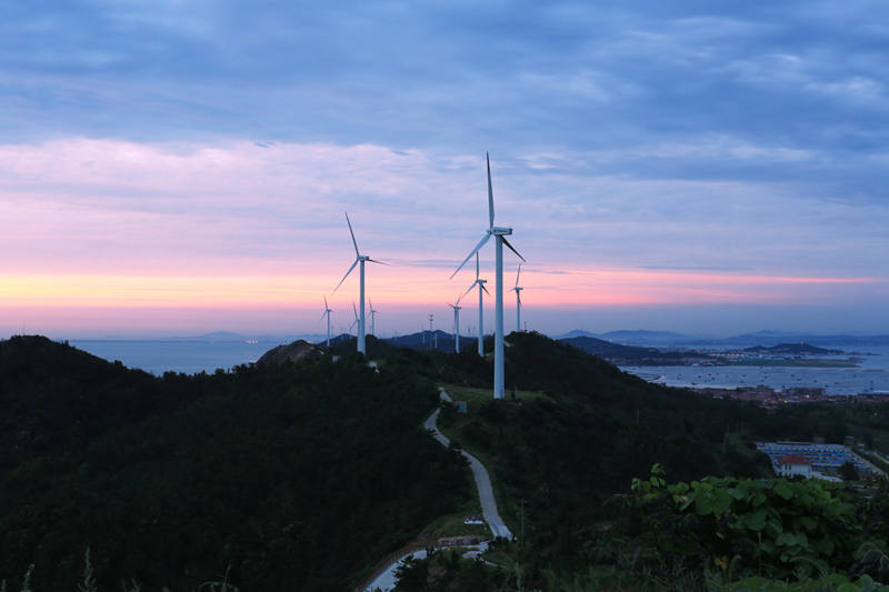 忽闻海上有仙山，踏着夕阳去寻仙