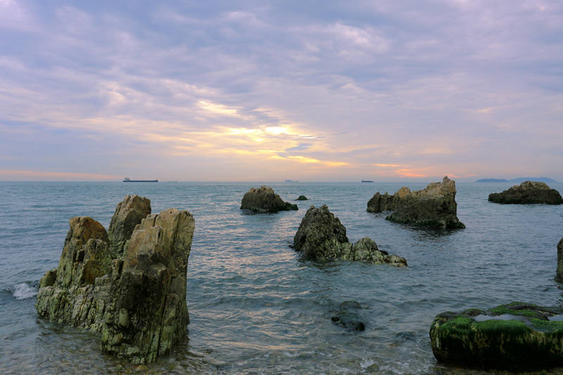 忽闻海上有仙山，踏着夕阳去寻仙