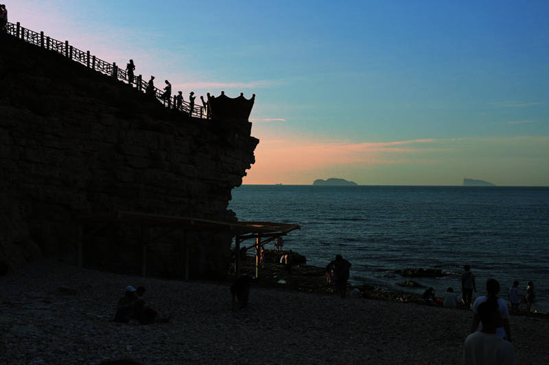 忽闻海上有仙山，踏着夕阳去寻仙