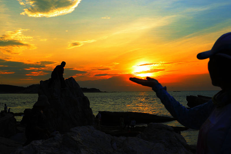 忽闻海上有仙山，踏着夕阳去寻仙